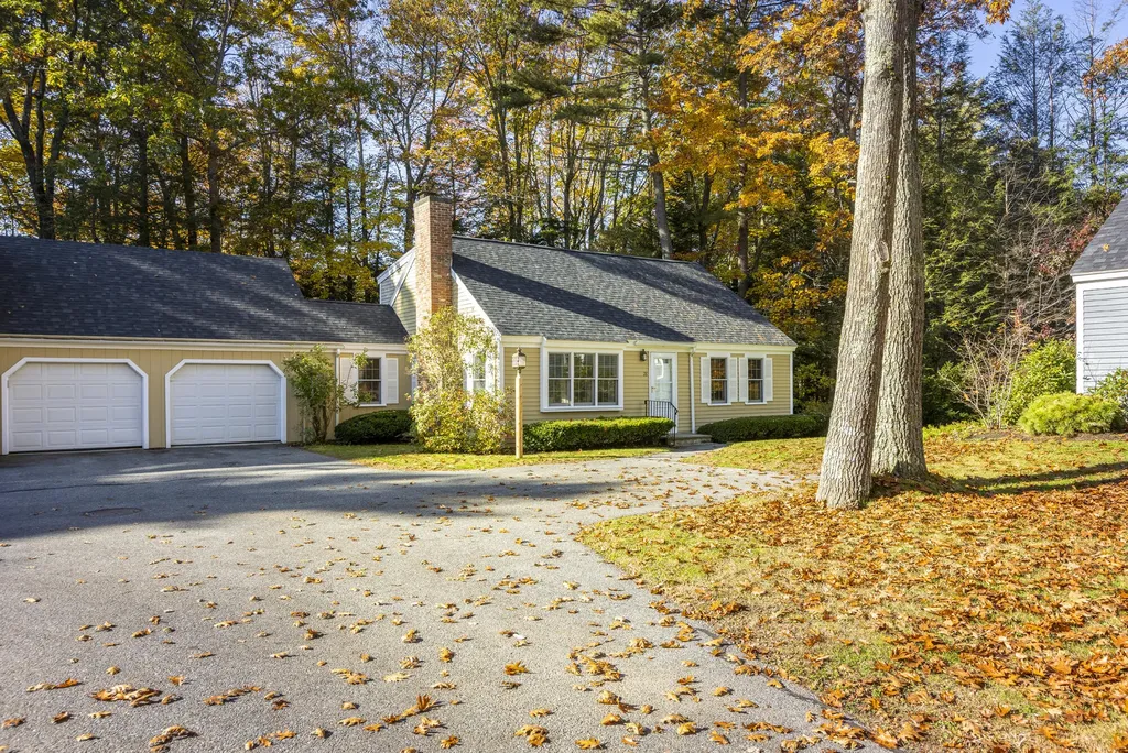 28 Applegate Lane Falmouth ME 04105