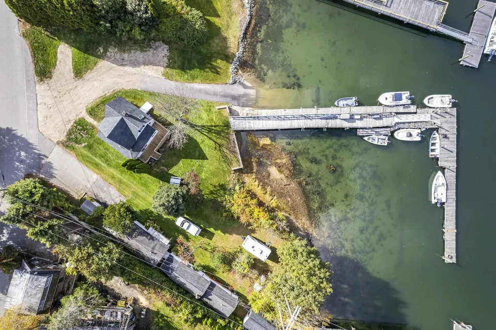 20 Badgers Island West Kittery ME 03904