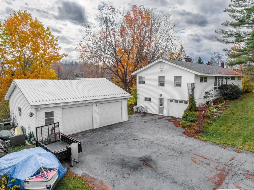 913 Grant Road Kenduskeag ME 04450