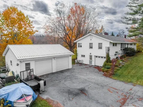913 Grant Road Kenduskeag ME 04450