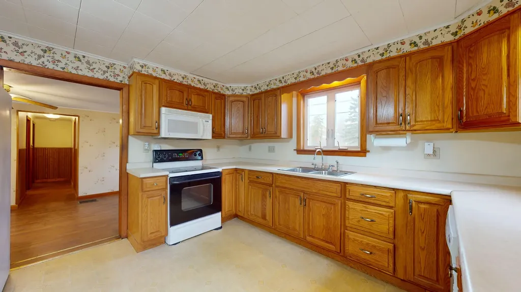 9 Brown Road Poland ME 04274