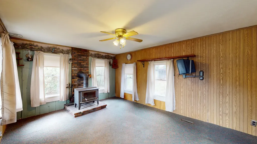 9 Brown Road Poland ME 04274