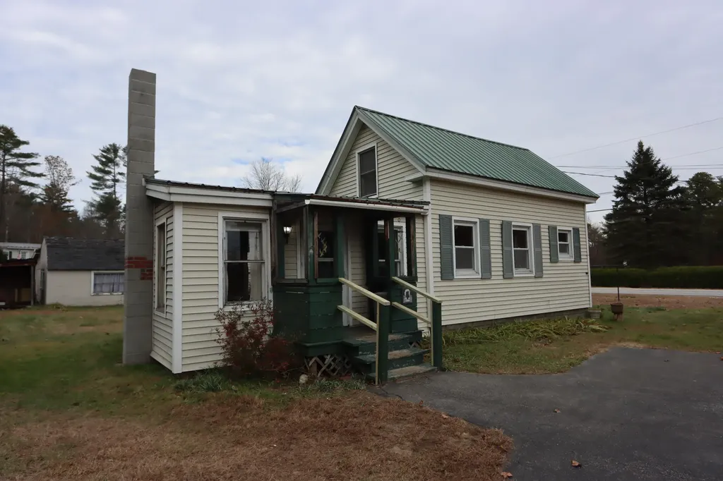 9 Brown Road Poland ME 04274