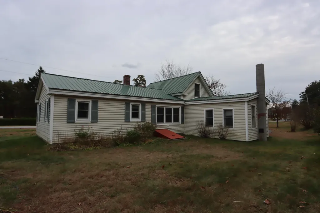 9 Brown Road Poland ME 04274
