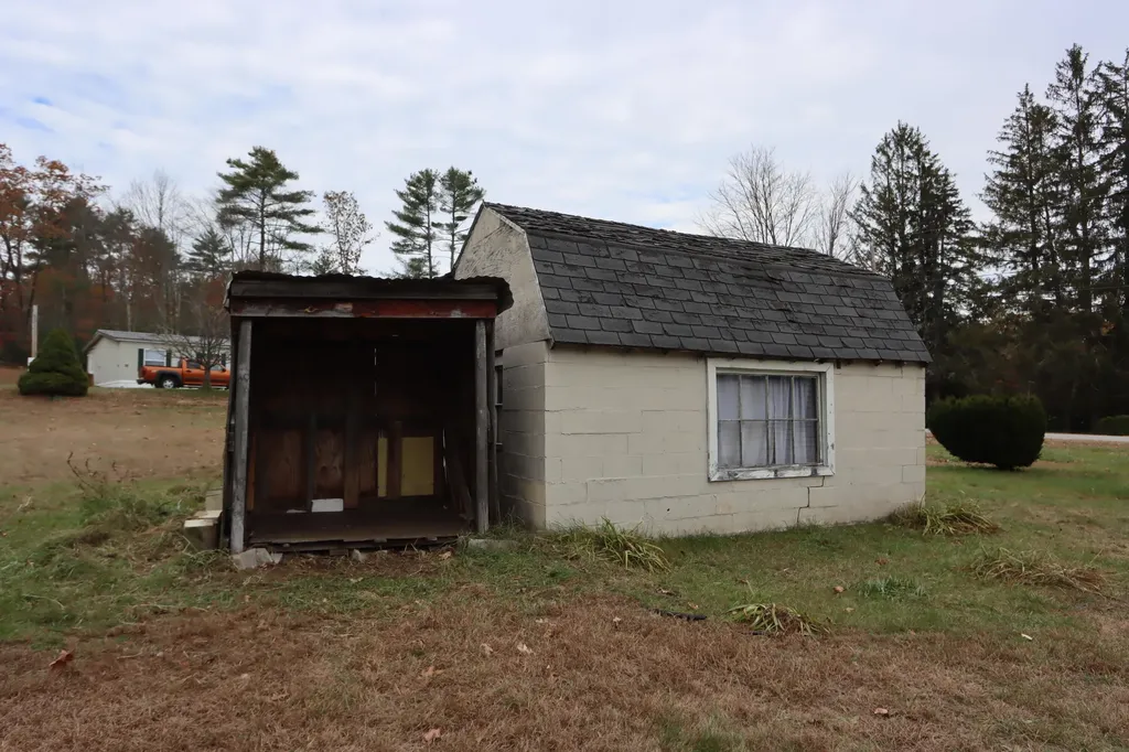 9 Brown Road Poland ME 04274