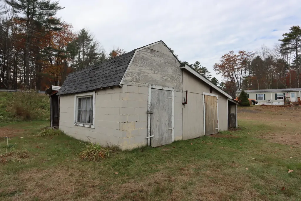 9 Brown Road Poland ME 04274