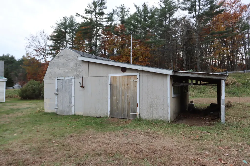 9 Brown Road Poland ME 04274