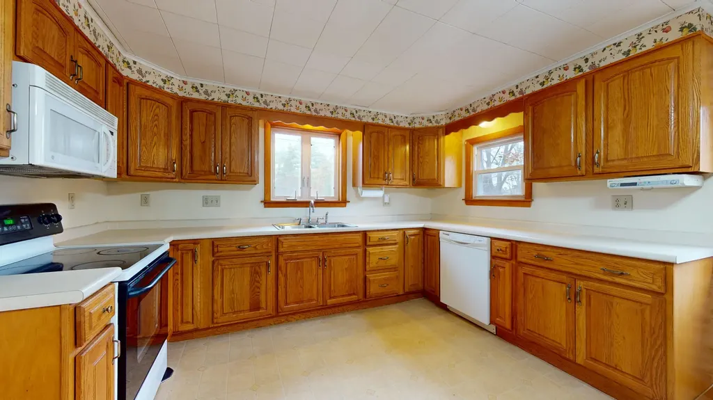 9 Brown Road Poland ME 04274