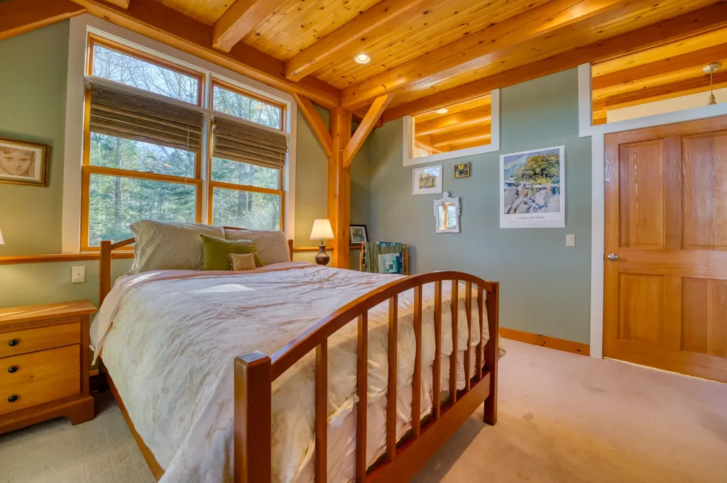17 Cove Road Lamoine ME 04605