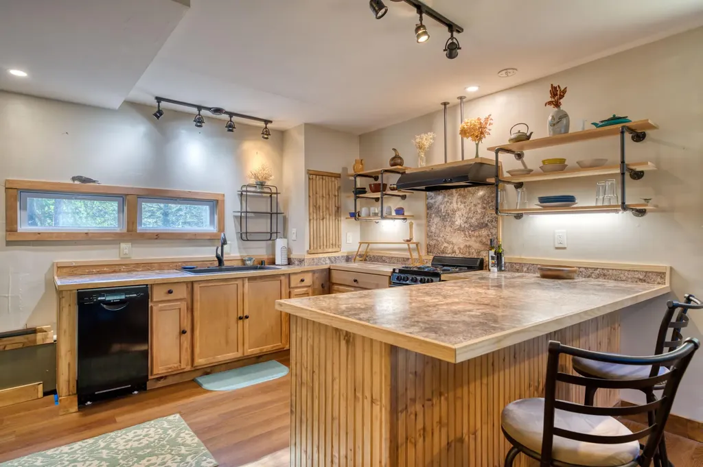 17 Cove Road Lamoine ME 04605