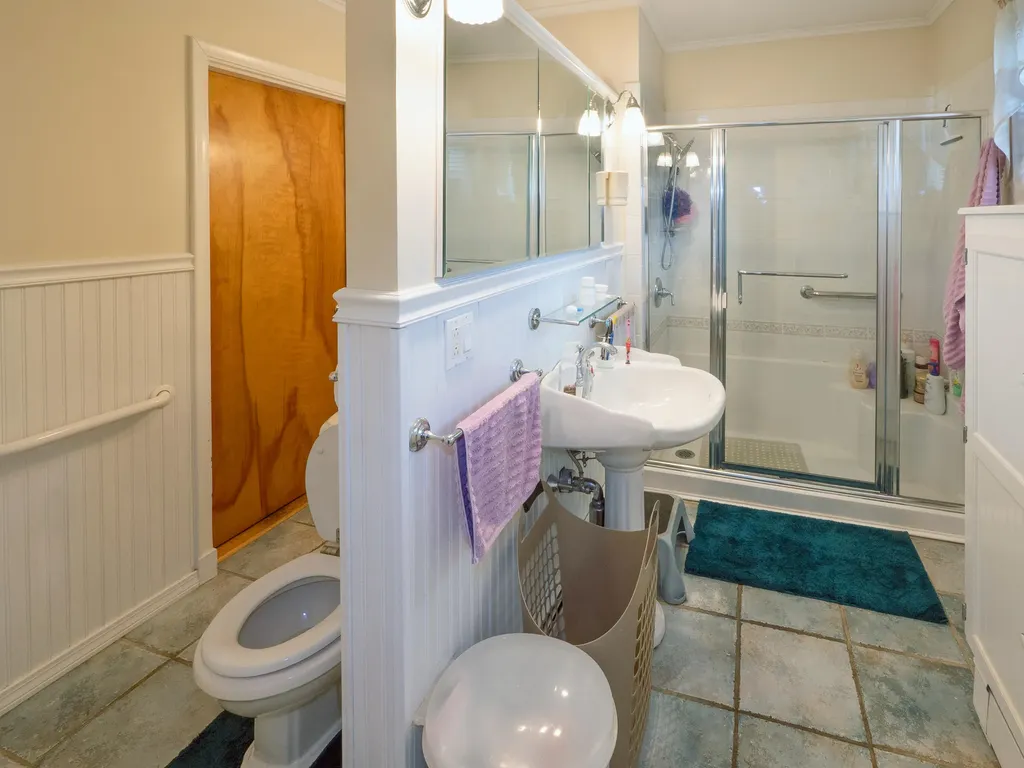 16 Fairmount Park E Bangor ME 04401