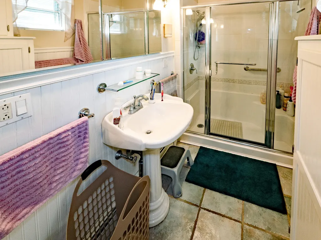 16 Fairmount Park E Bangor ME 04401