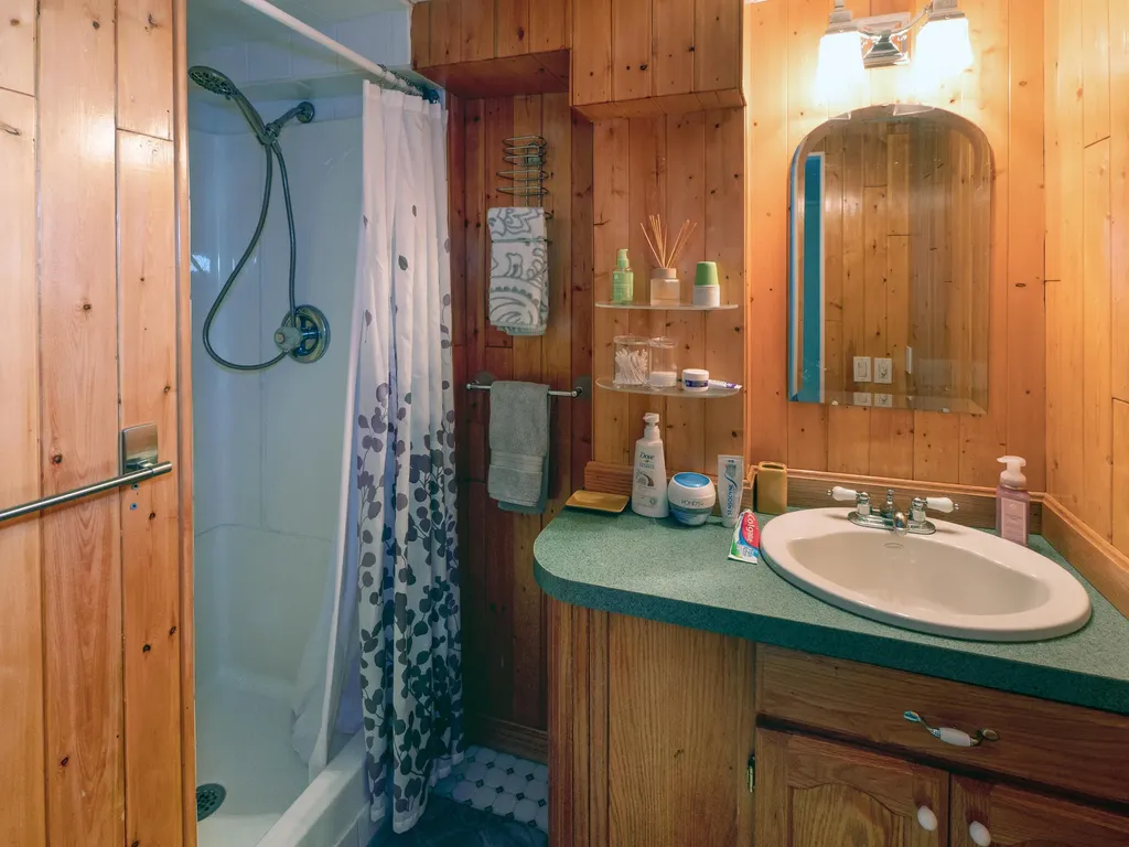 16 Fairmount Park E Bangor ME 04401
