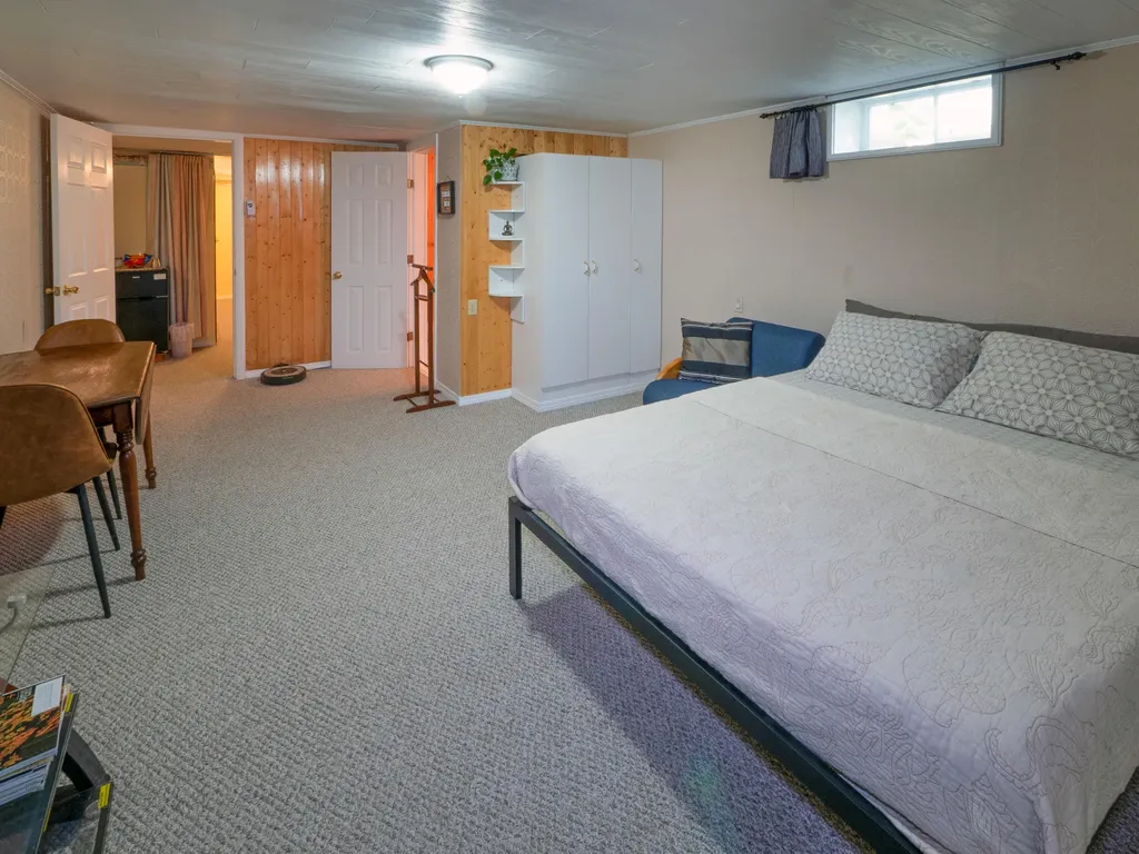16 Fairmount Park E Bangor ME 04401