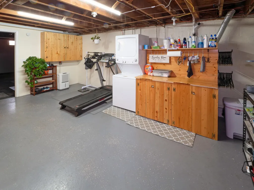 16 Fairmount Park E Bangor ME 04401