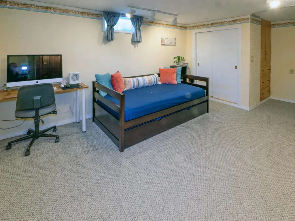 16 Fairmount Park E Bangor ME 04401
