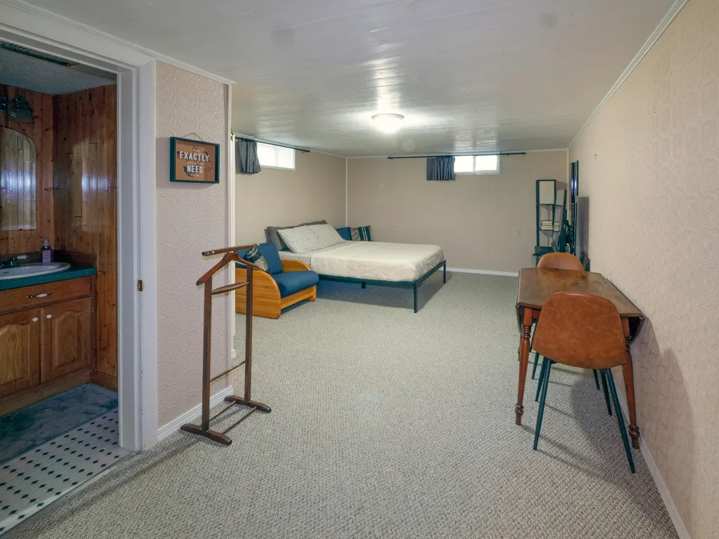16 Fairmount Park E Bangor ME 04401