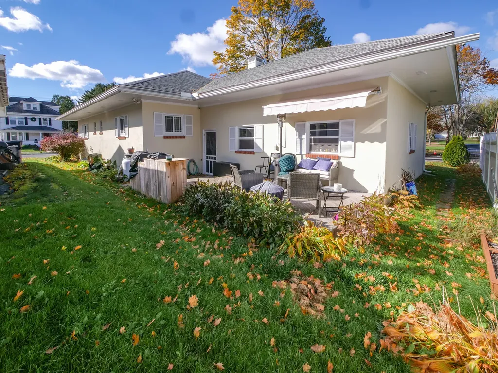 16 Fairmount Park E Bangor ME 04401