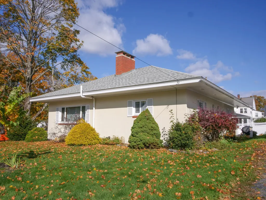 16 Fairmount Park E Bangor ME 04401