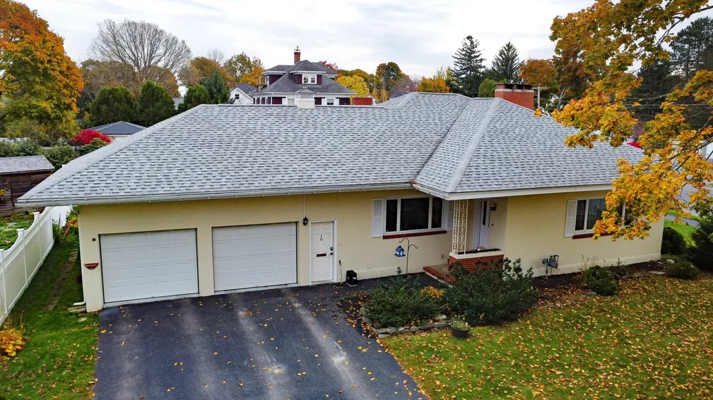 16 Fairmount Park E Bangor ME 04401