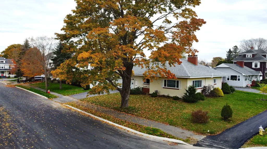16 Fairmount Park E Bangor ME 04401