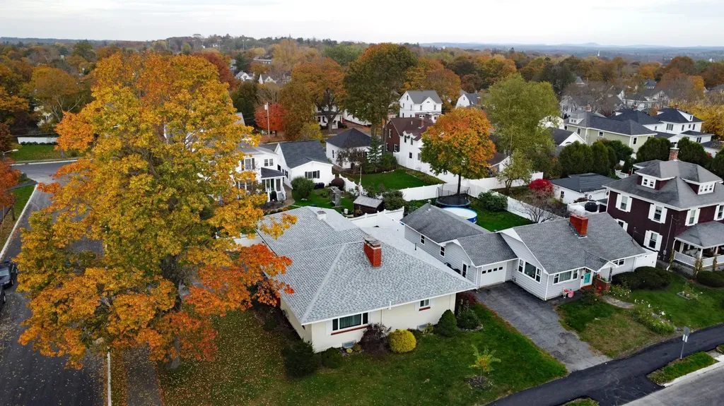 16 Fairmount Park E Bangor ME 04401