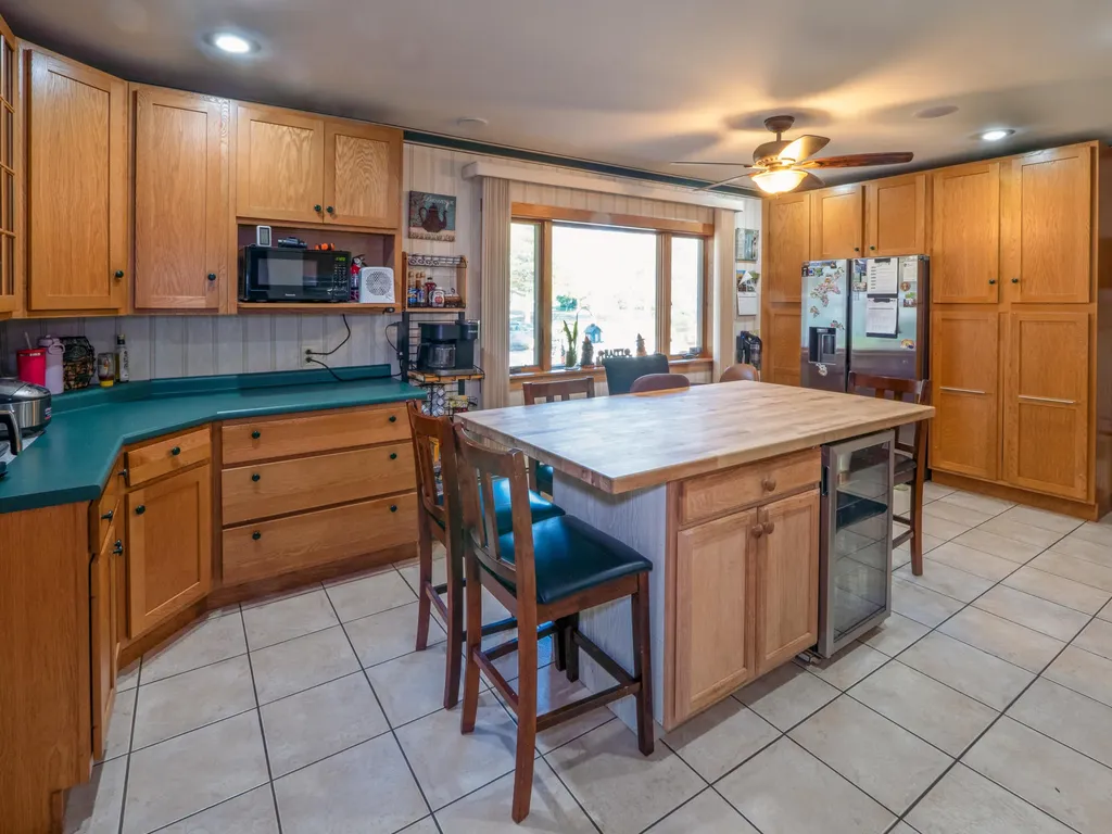 16 Fairmount Park E Bangor ME 04401