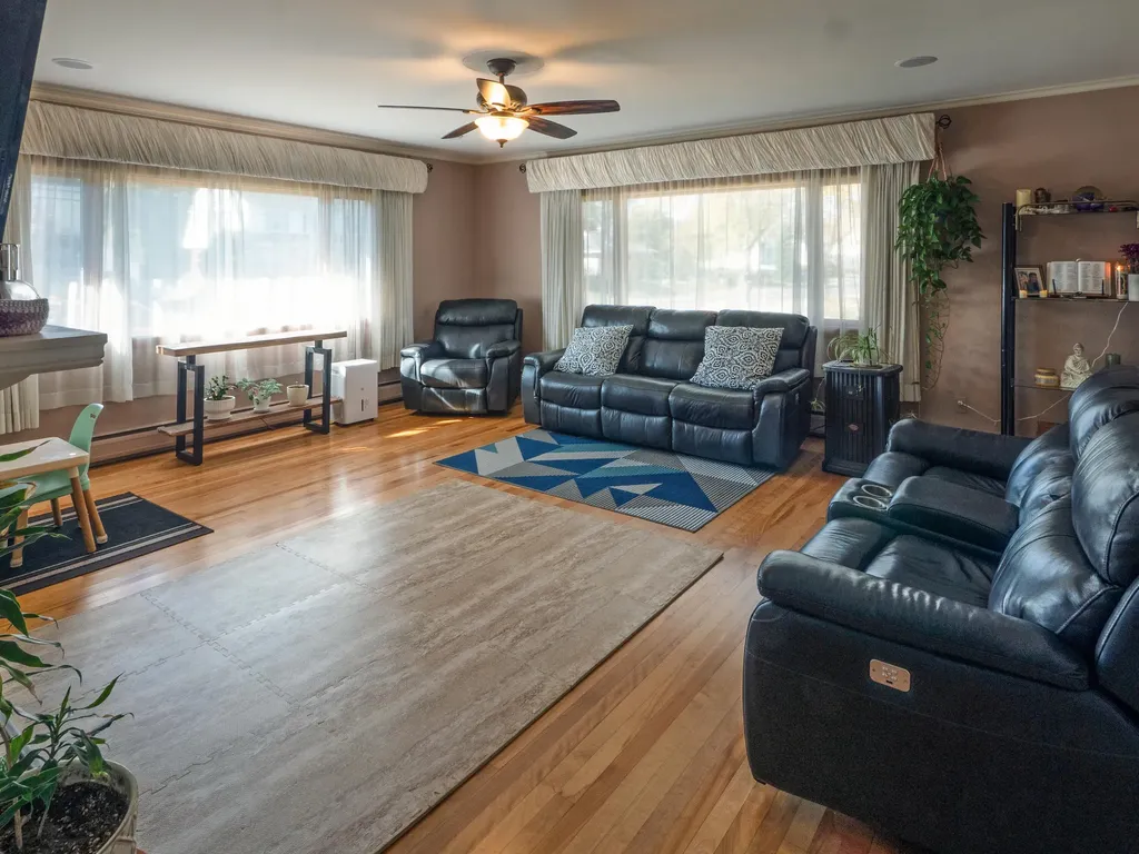 16 Fairmount Park E Bangor ME 04401
