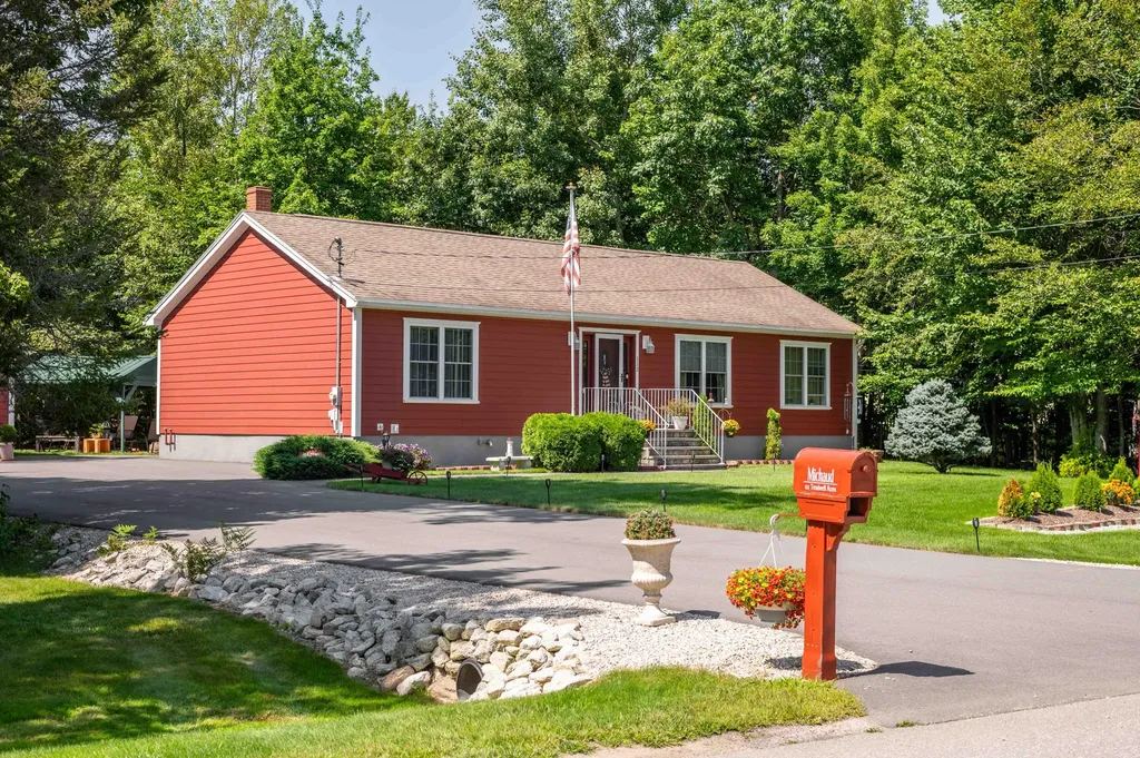 112 Treadwell Acres Hermon ME 04401