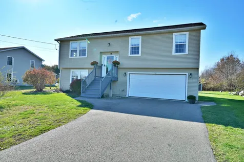 18 Wellesley Way Bangor ME 04401