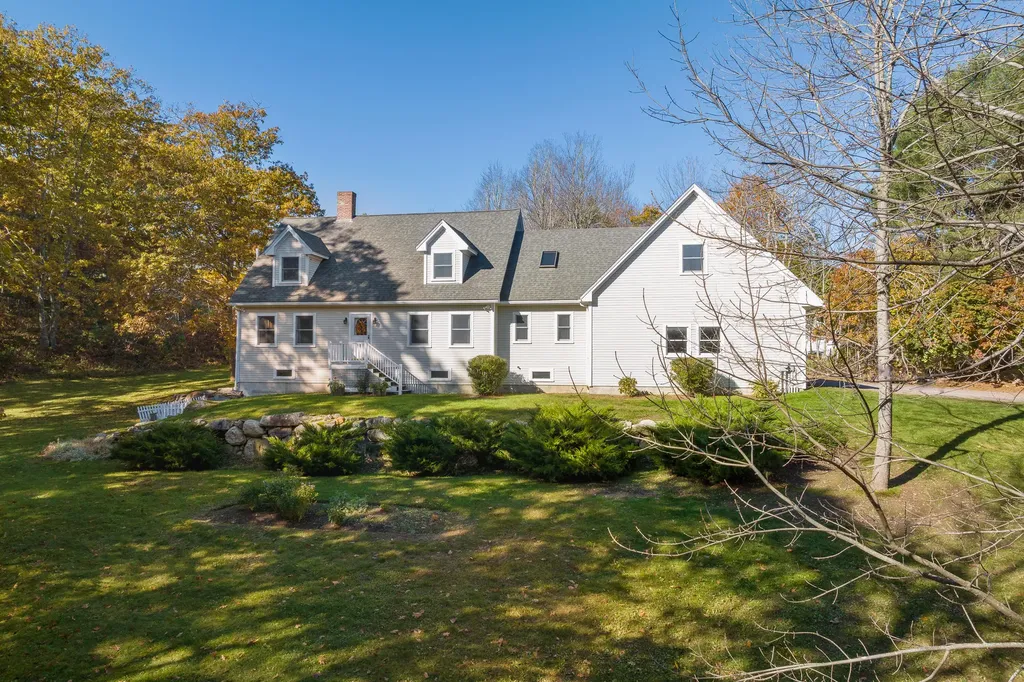 47 Lower Round Pond Road Bristol ME 04539