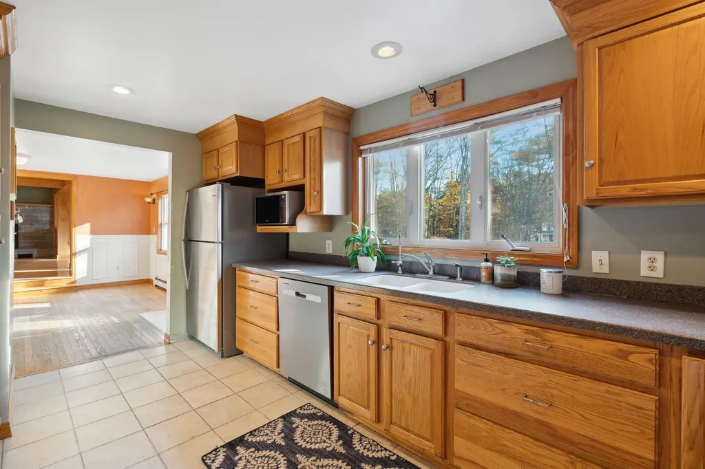 17 Middle Bay Road Brunswick ME 04011