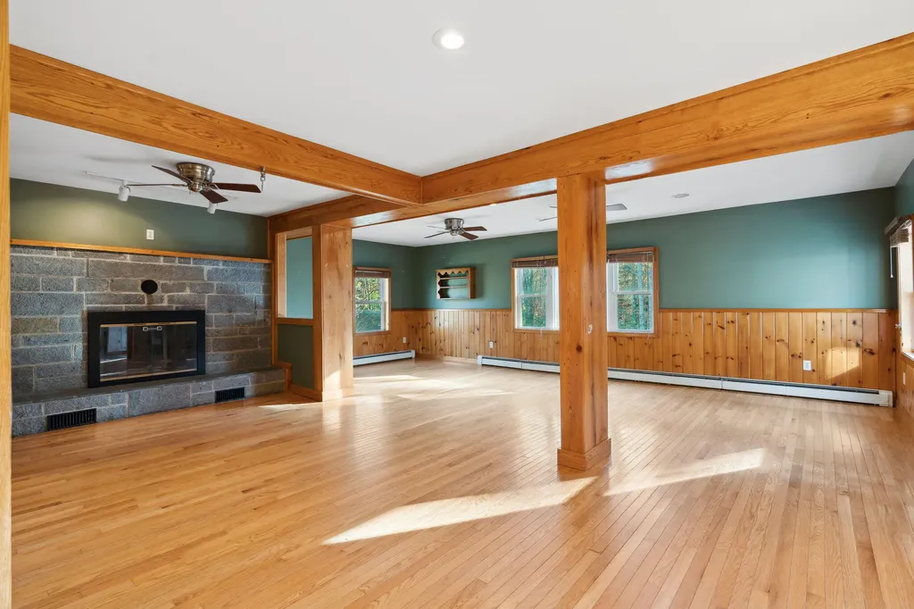 17 Middle Bay Road Brunswick ME 04011