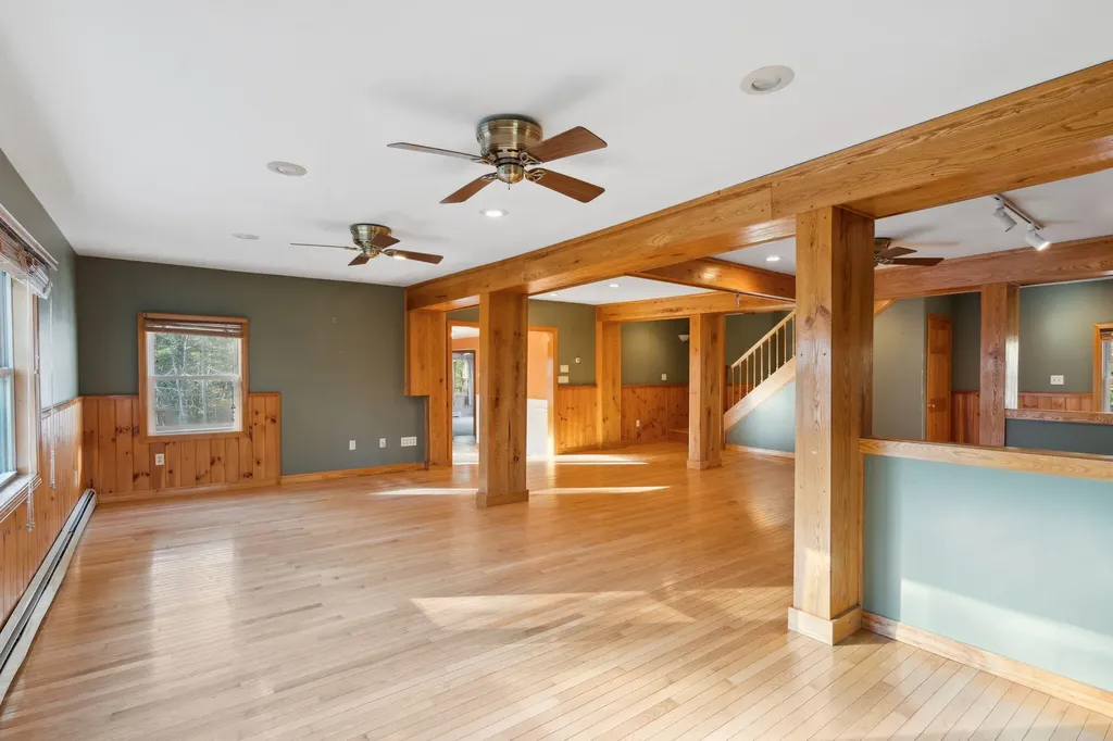 17 Middle Bay Road Brunswick ME 04011