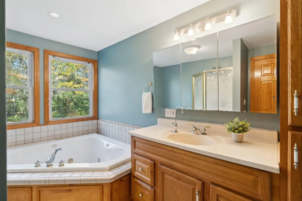 17 Middle Bay Road Brunswick ME 04011