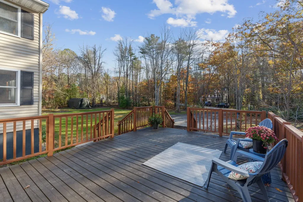 17 Middle Bay Road Brunswick ME 04011