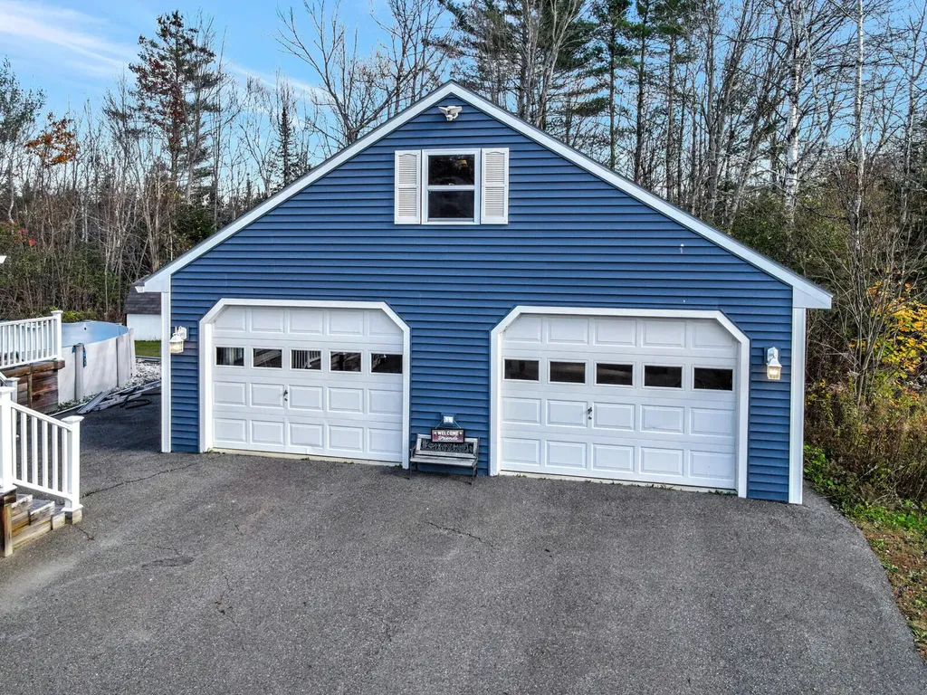 302 Middle Road Oakland ME 04963