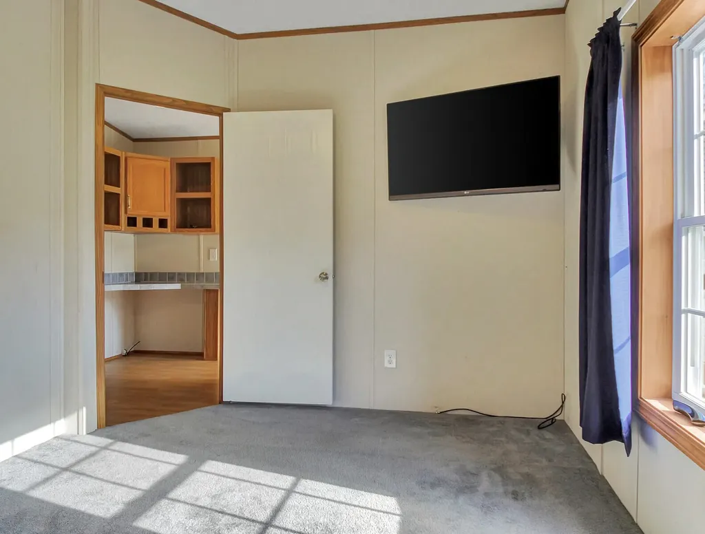 302 Middle Road Oakland ME 04963