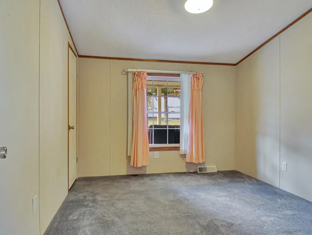 302 Middle Road Oakland ME 04963