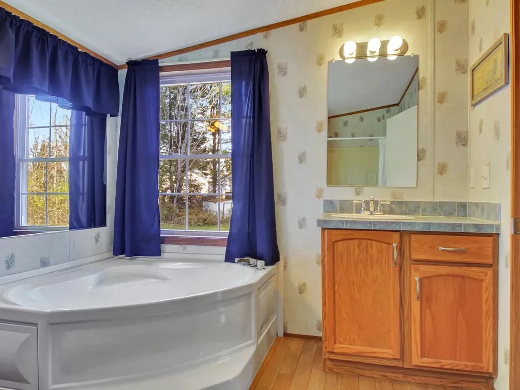 302 Middle Road Oakland ME 04963