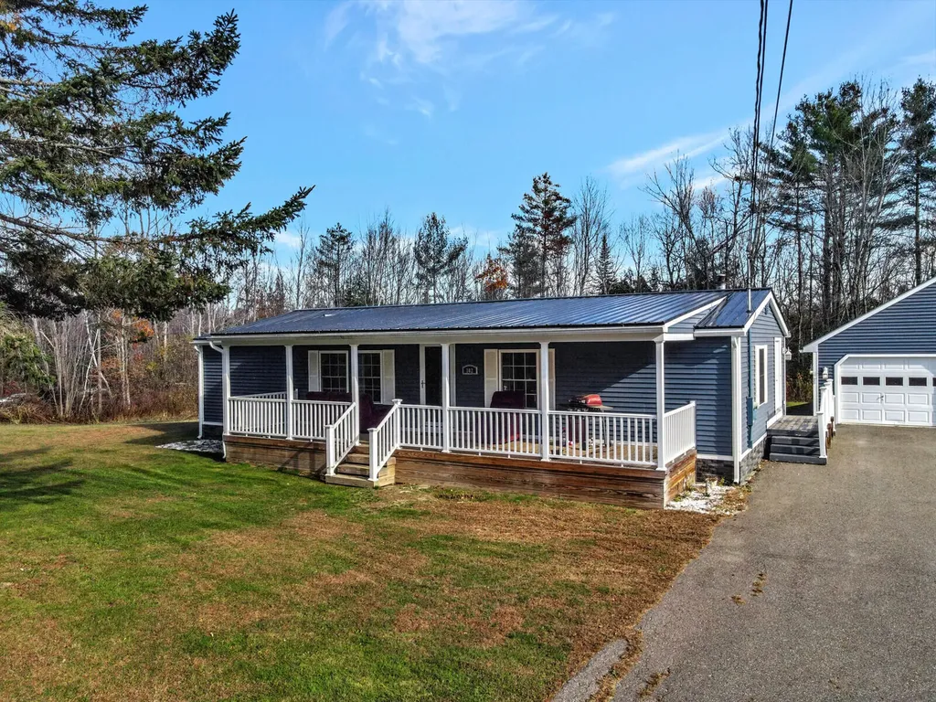 302 Middle Road Oakland ME 04963