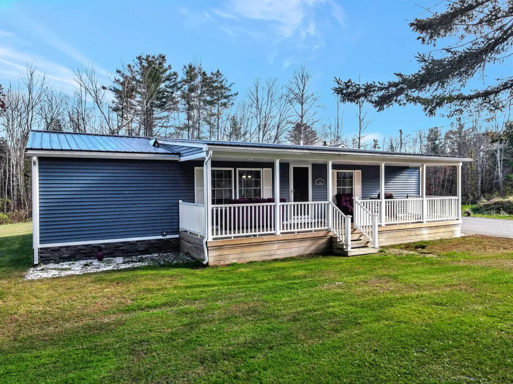 302 Middle Road Oakland ME 04963