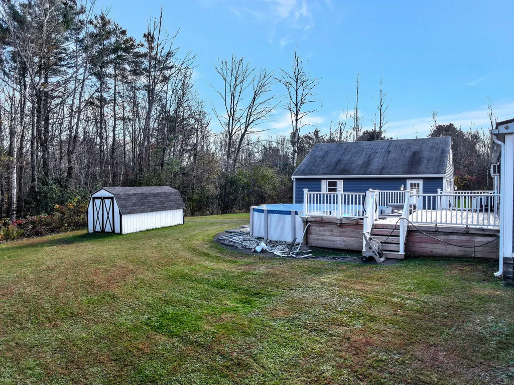 302 Middle Road Oakland ME 04963