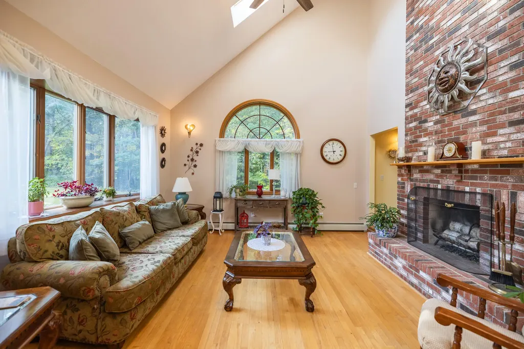 183 Dunn Road Poland ME 04274