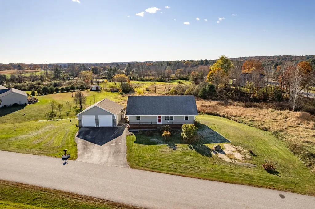 15 Lubear Way Auburn ME 04210