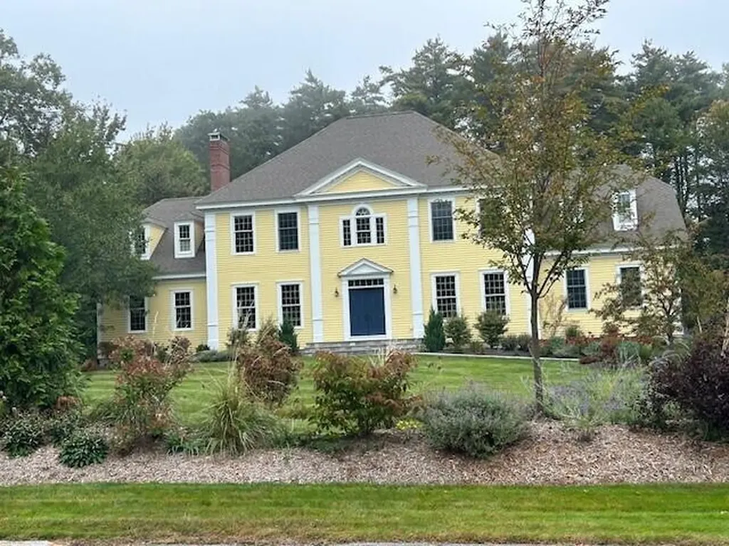 19 Mary Lane Cumberland ME 04110
