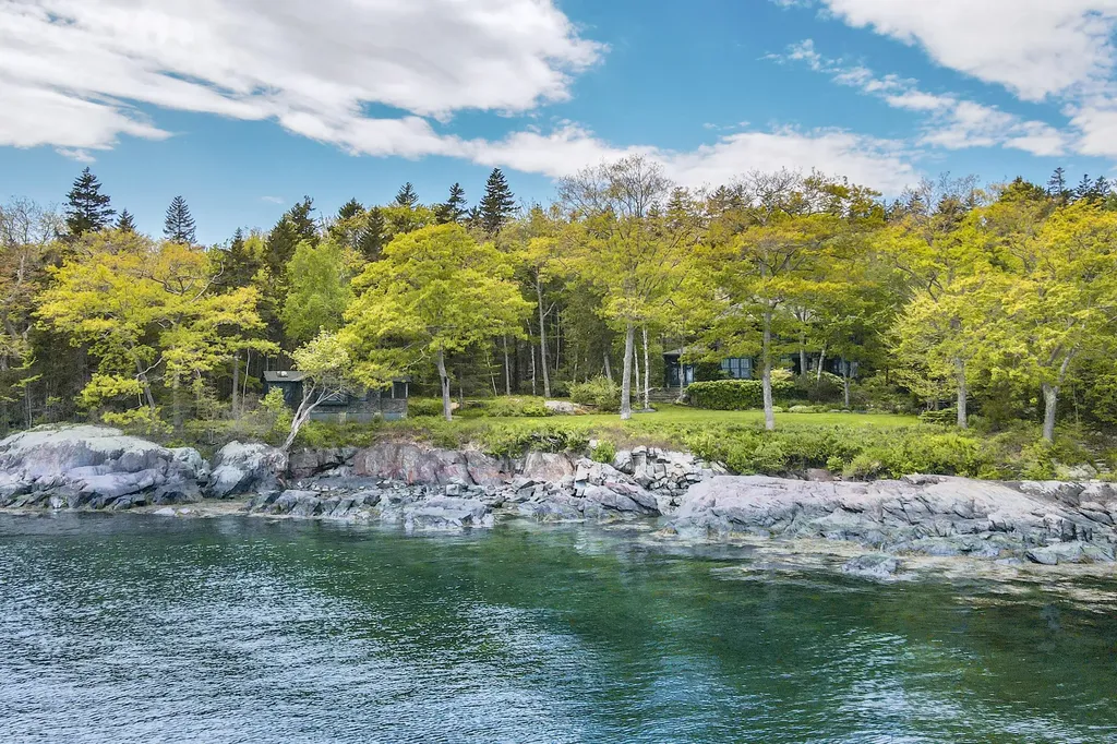 105 Eastway Drive Camden ME 04843
