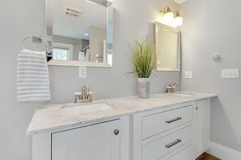 6 Garden Way Falmouth ME 04105