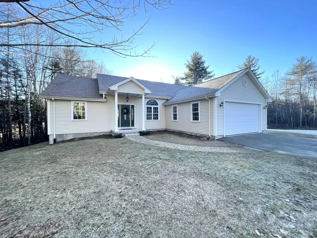 24 Snowberry Lane Palermo ME 04354