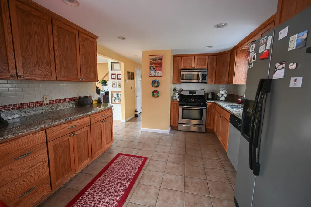 27 Westbrook Terrace Hampden ME 04444